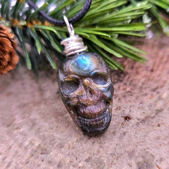 Nature Labradorite Flashy Skull Pendant Necklace - Picture 1 of 8